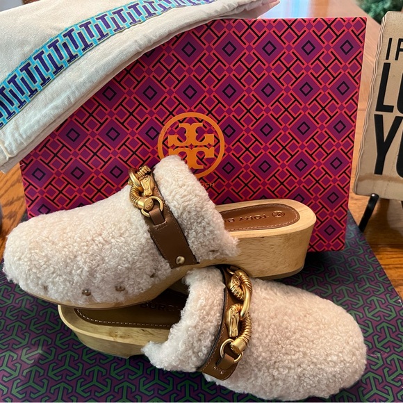 Tory Burch Jessa Shearling Clogs inn Box with Shopping Bag - NEW! - Picture 3 of 14